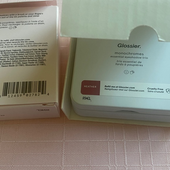 Glossier  Monochromes Eyeshadow Trio Heather. NIB Rose - Picture 7 of 7